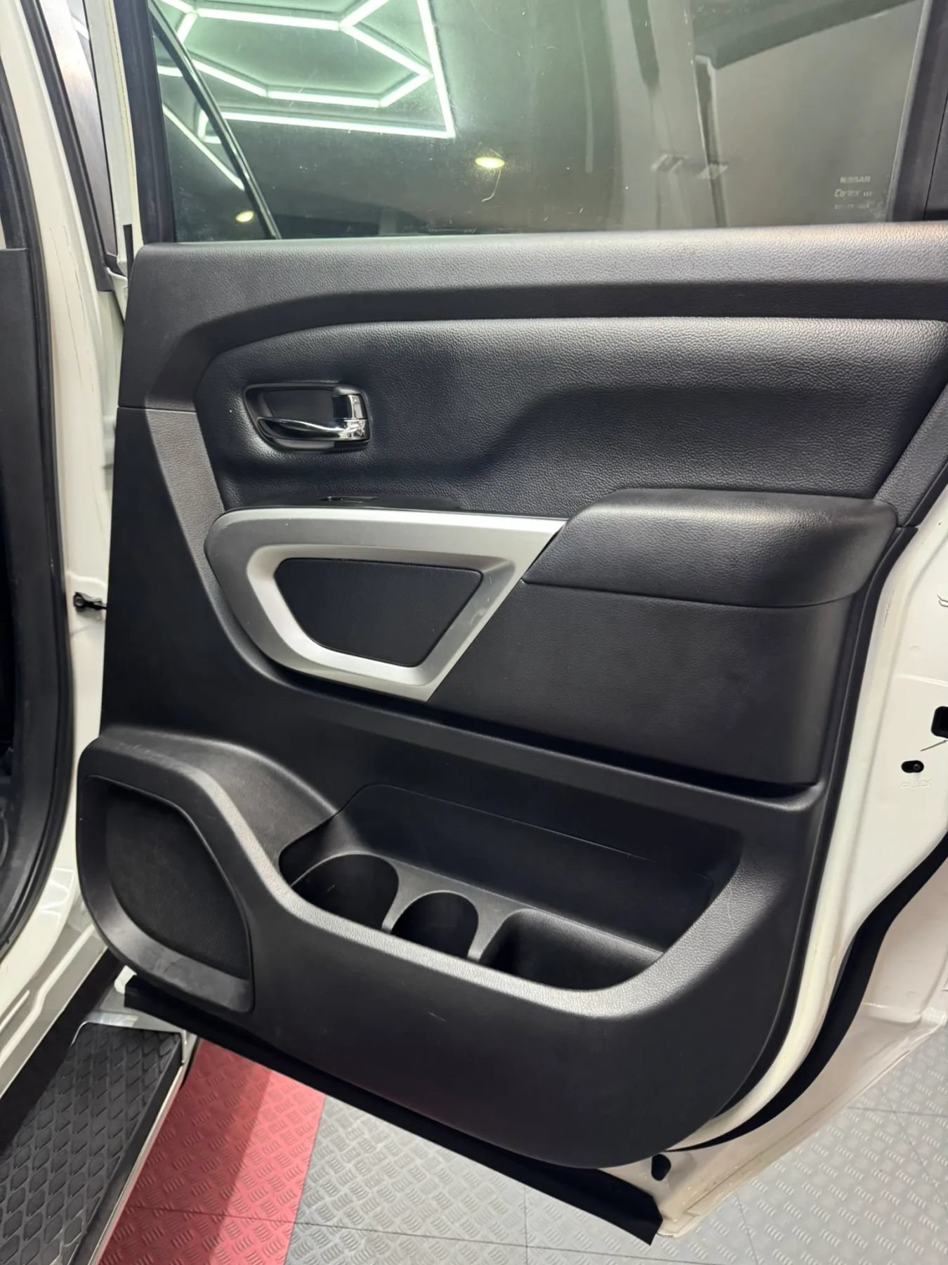 Used 2017 Nissan Titan SV RWD image 21