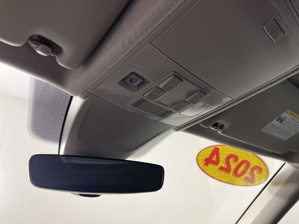 Used 2024 Volkswagen Tiguan SE image 25