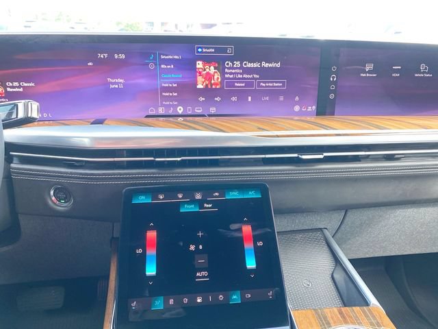 Used 2025 Cadillac Escalade ESV Sport Platinum w/ LPO, ONYX Package AWD/4WD image 13