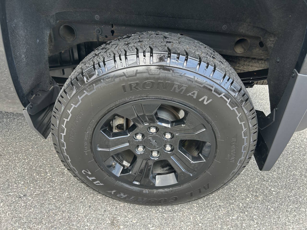 Used 2018 Chevrolet Silverado 1500 LT w/ Midnight Edition AWD/4WD image 12