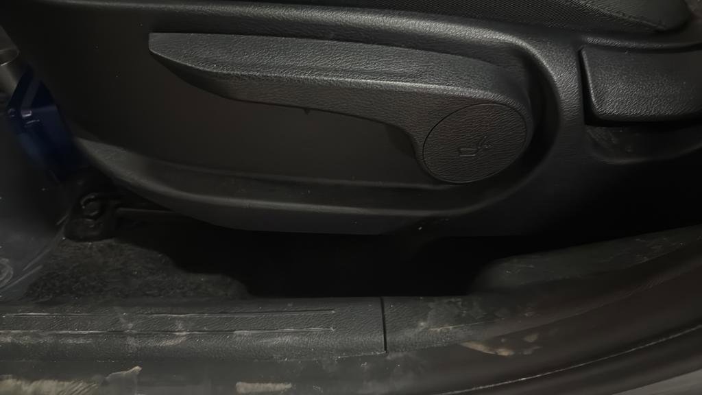 Used 2025 Kia Sportage LX image 17