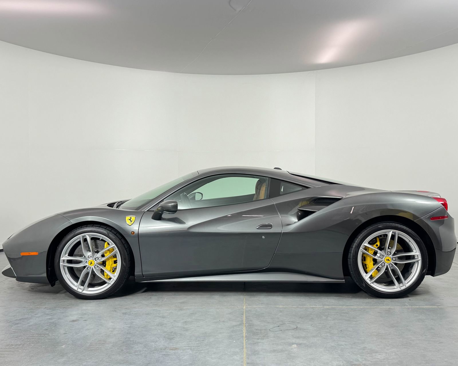 Used 2017 Ferrari 488 GTB image 8