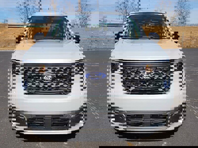 Used 2025 Ford Maverick Lariat image 2