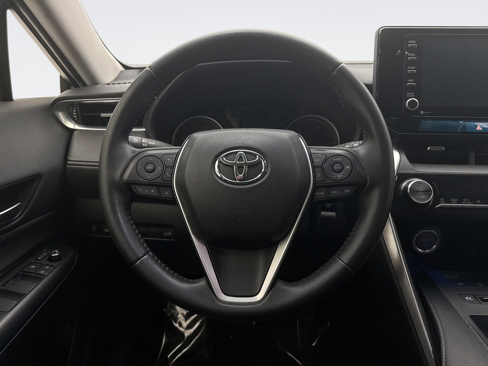 Used 2021 Toyota Venza LE w/ Carpet Mat Package (TMS) image 12