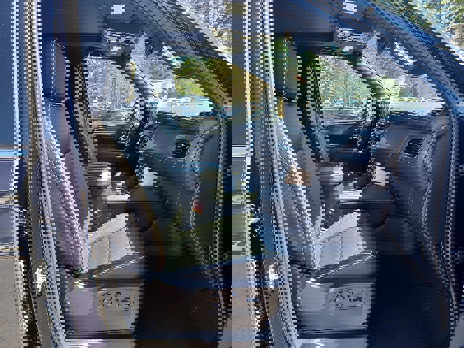 Used 2023 GMC Yukon XL SLT image 27