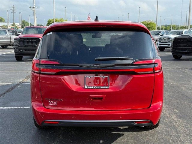 New 2026 Chrysler Pacifica Select image 4