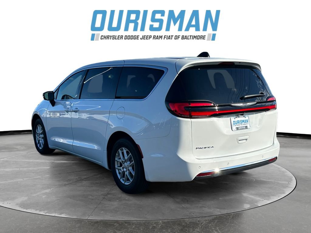 New 2026 Chrysler Pacifica Select image 4