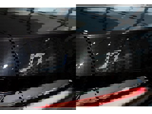 Used 2025 BMW i7 eDrive50 w/ Premium Package image 53