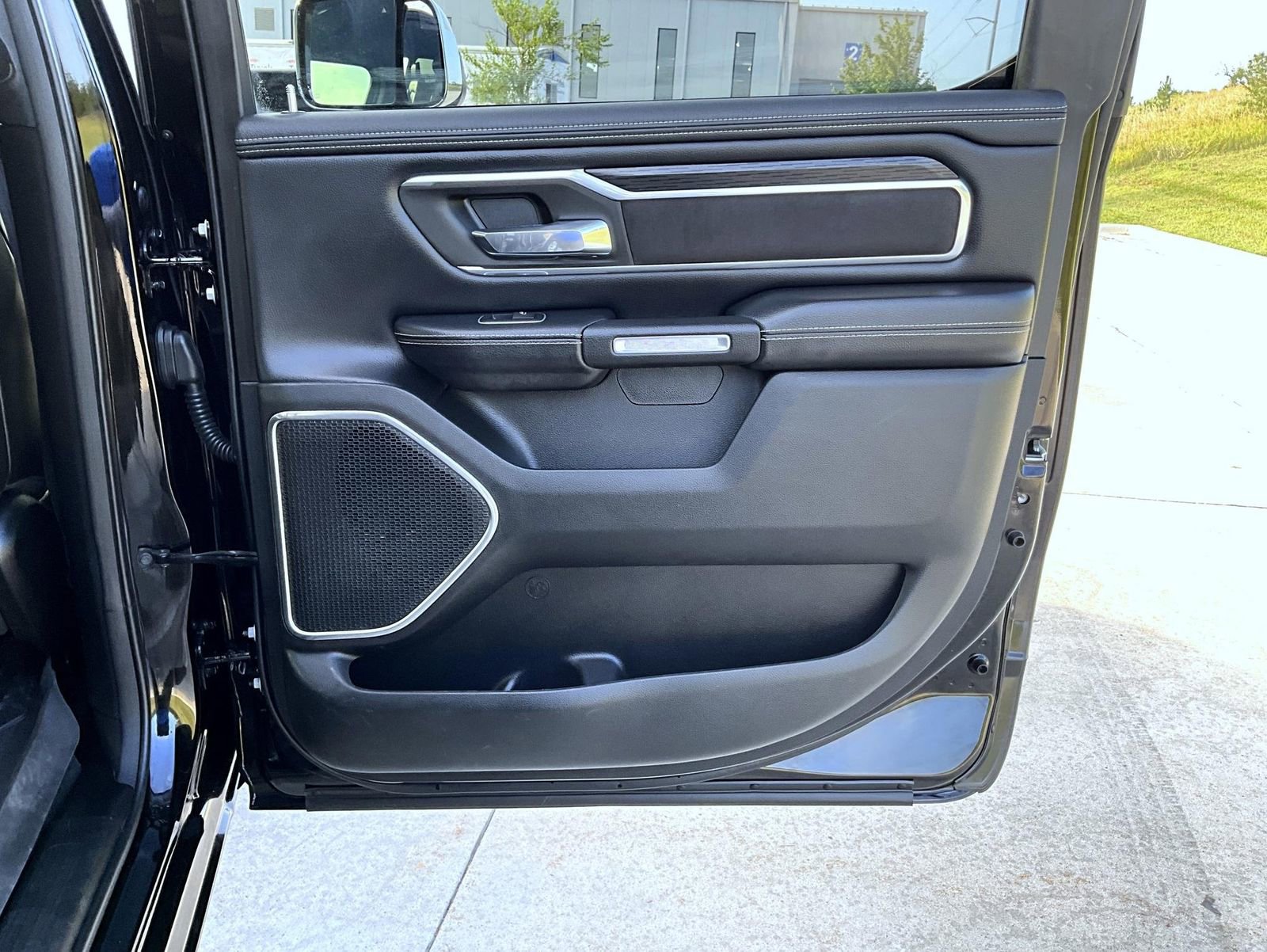 Used 2023 RAM 1500 Laramie AWD/4WD image 21