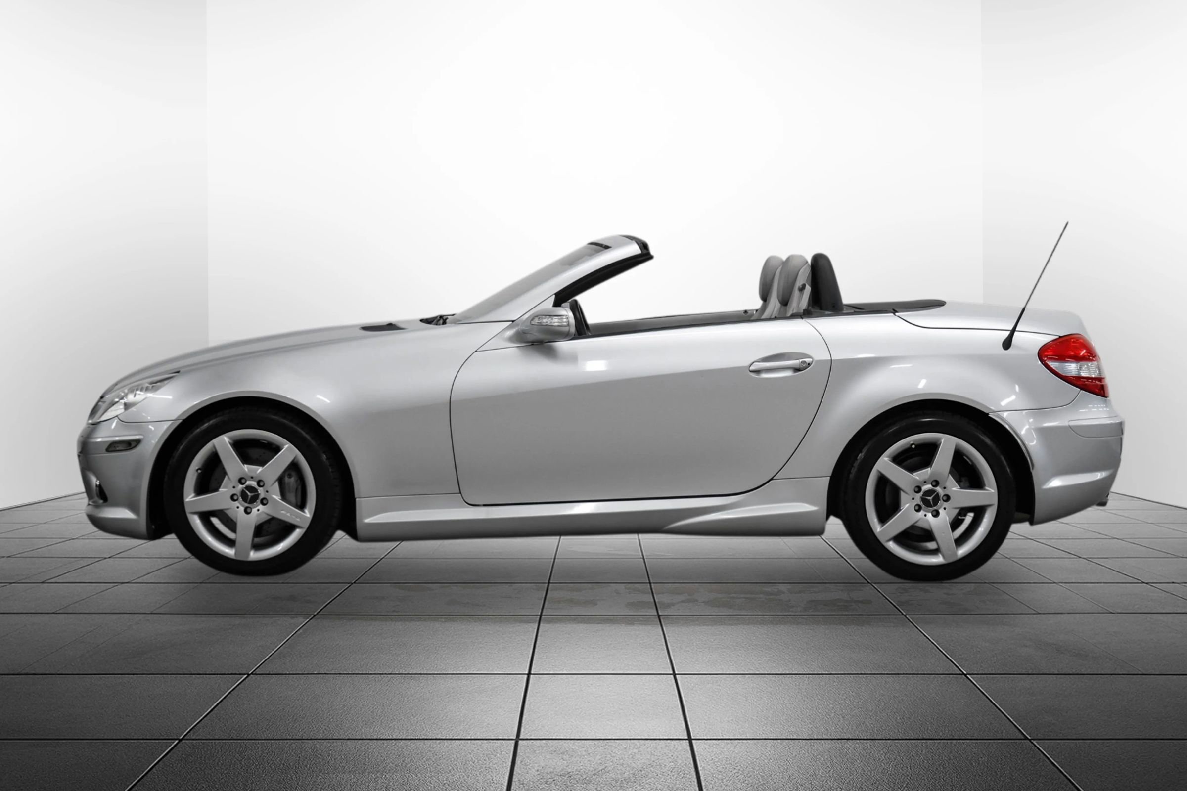Used 2005 Mercedes-Benz SLK 350 image 14
