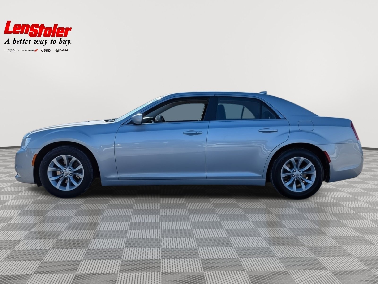Used 2019 Chrysler 300 Touring image 2