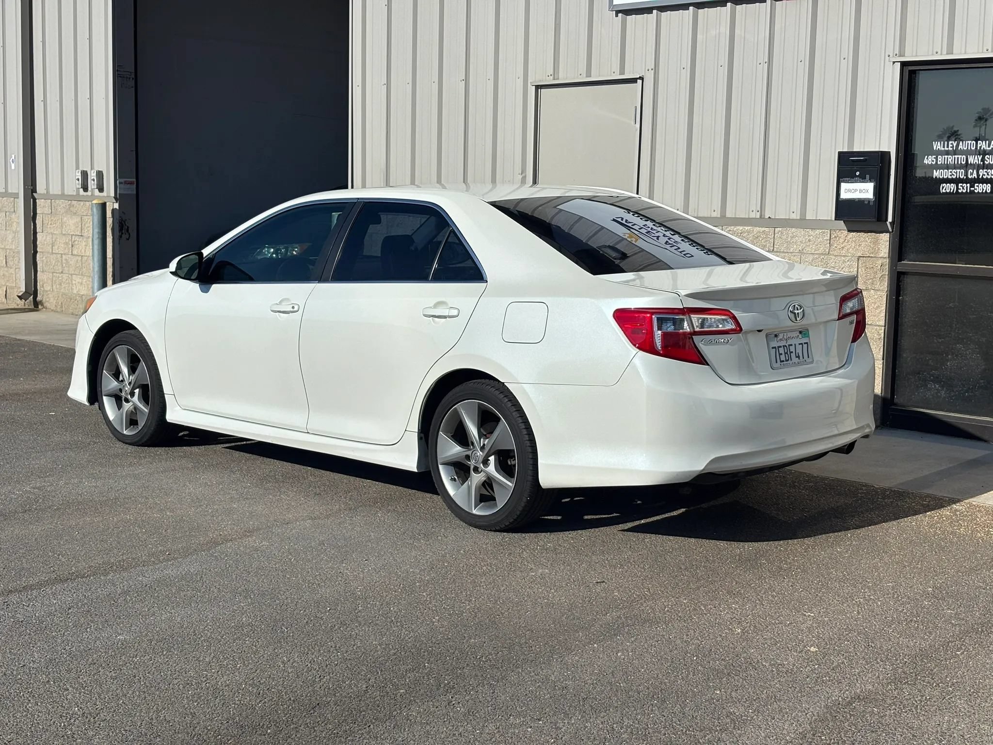 Used 2014 Toyota Camry SE FWD image 5