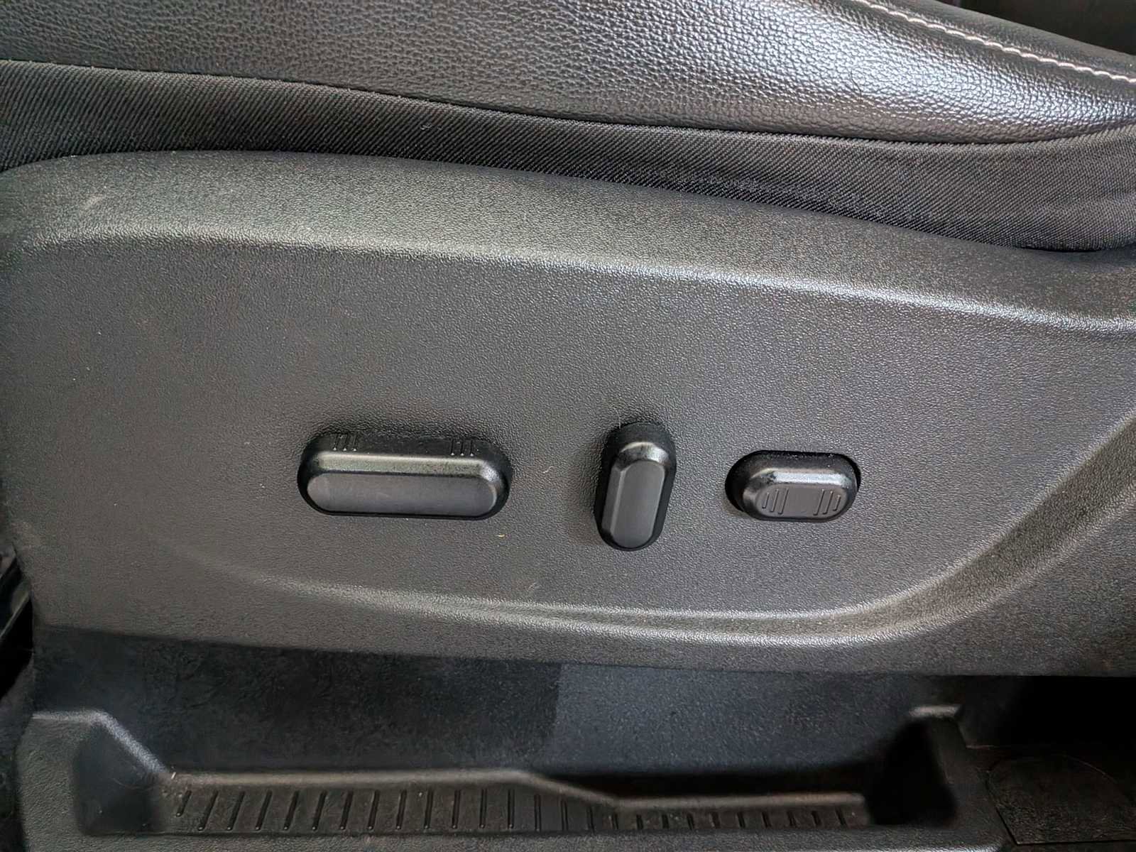 Used 2019 Ford Escape Titanium image 16