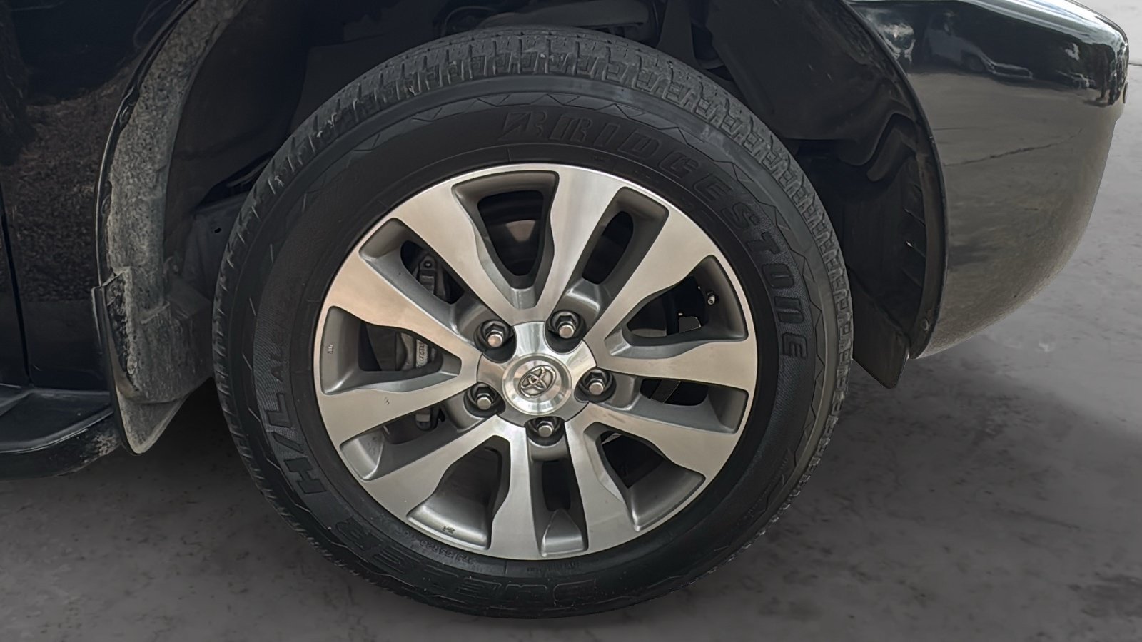 Used 2017 Toyota Sequoia Limited w/ Safety & Convenience Package RWD image 18