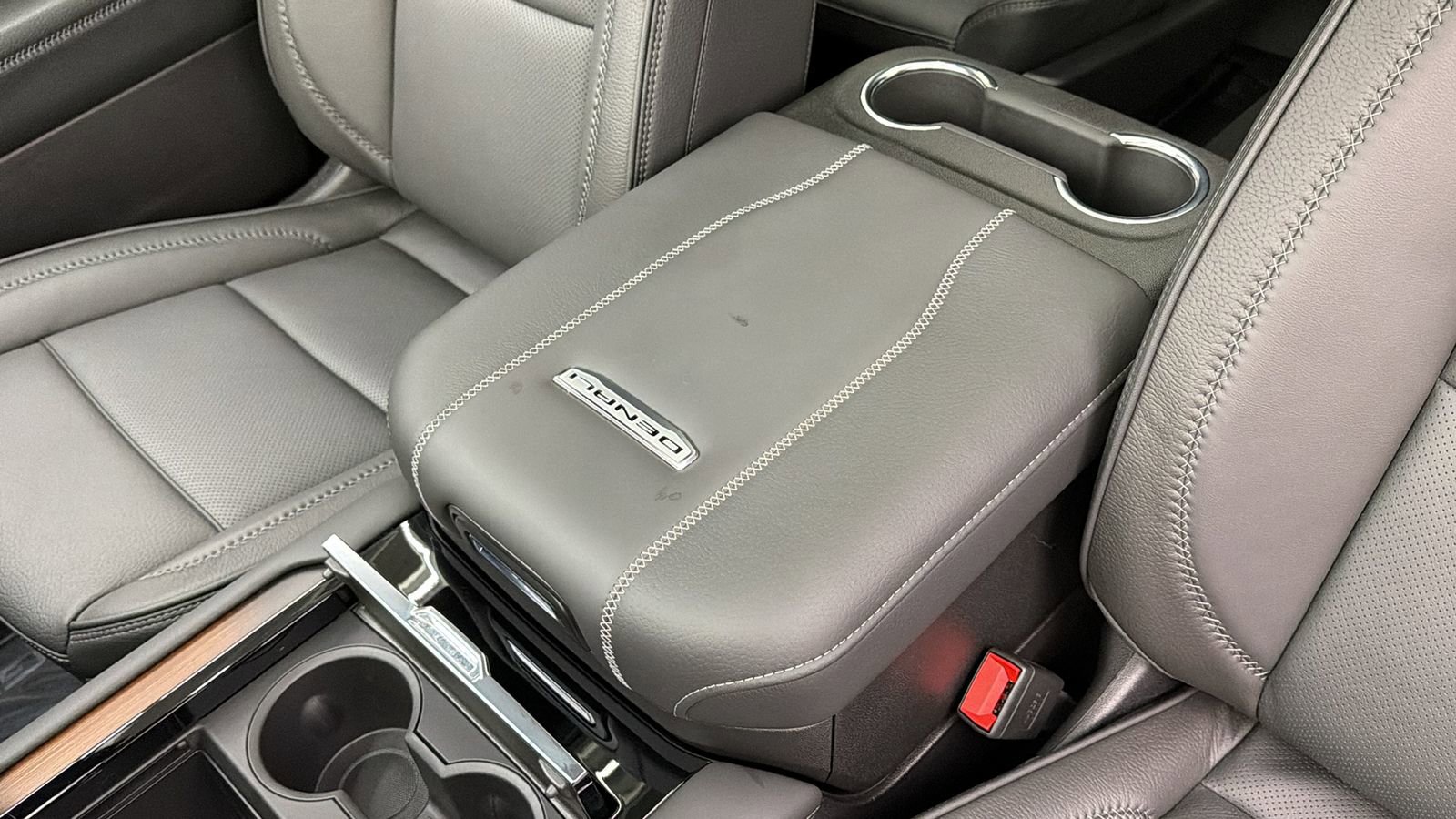 Used 2026 GMC Yukon Denali w/ Sun & Power Step Package AWD/4WD image 22