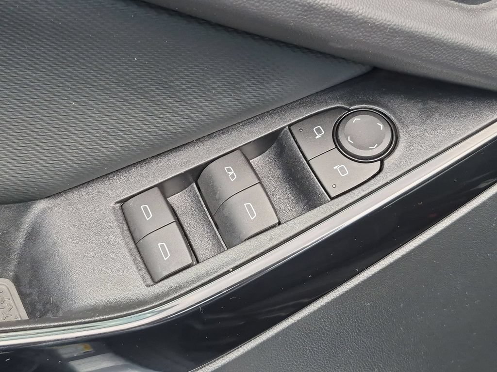 Used 2025 Chevrolet Equinox LT AWD/4WD image 13