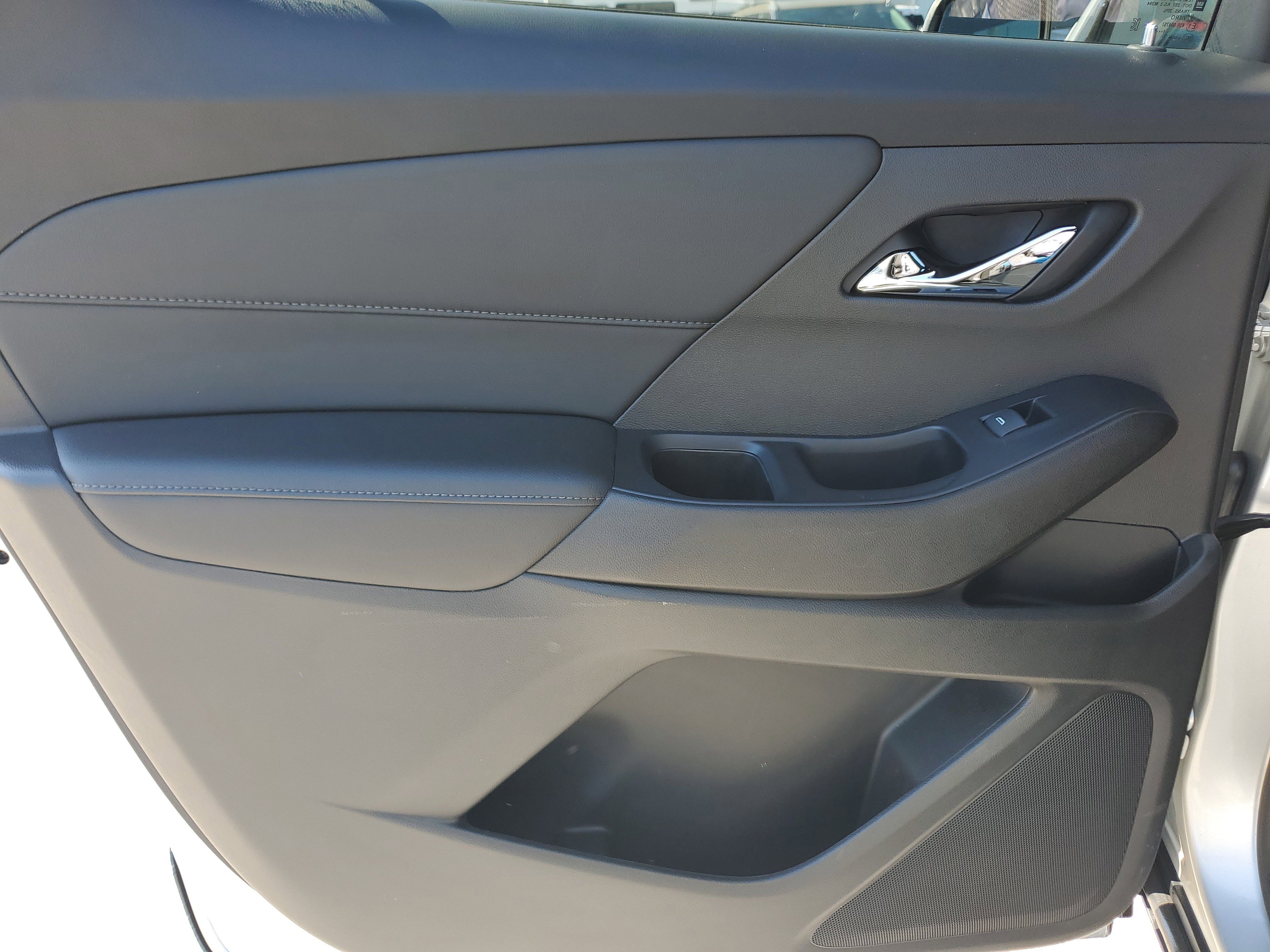 Used 2022 Chevrolet Traverse LT image 31