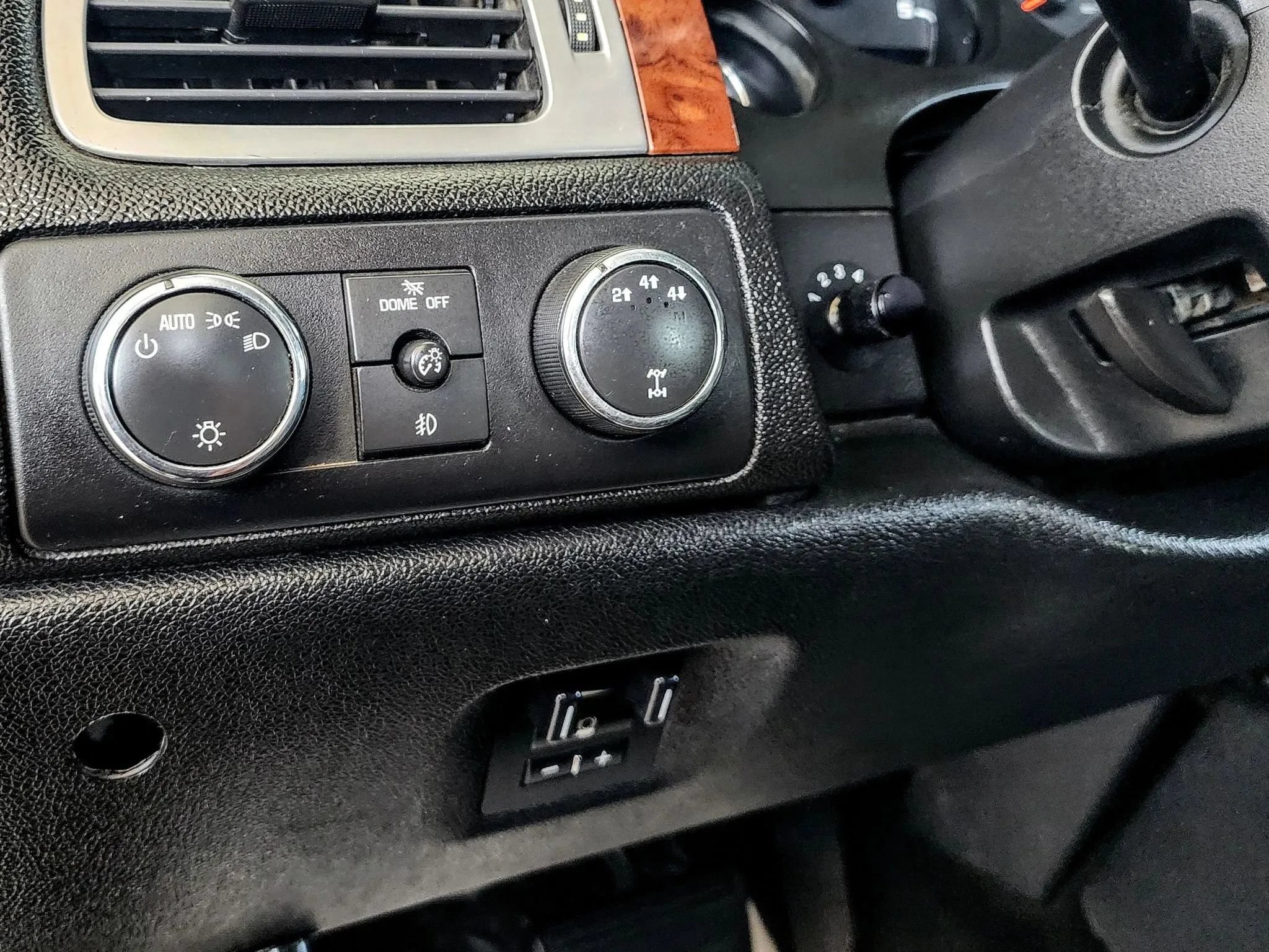 Used 2010 Chevrolet Silverado 2500 LTZ AWD/4WD image 13