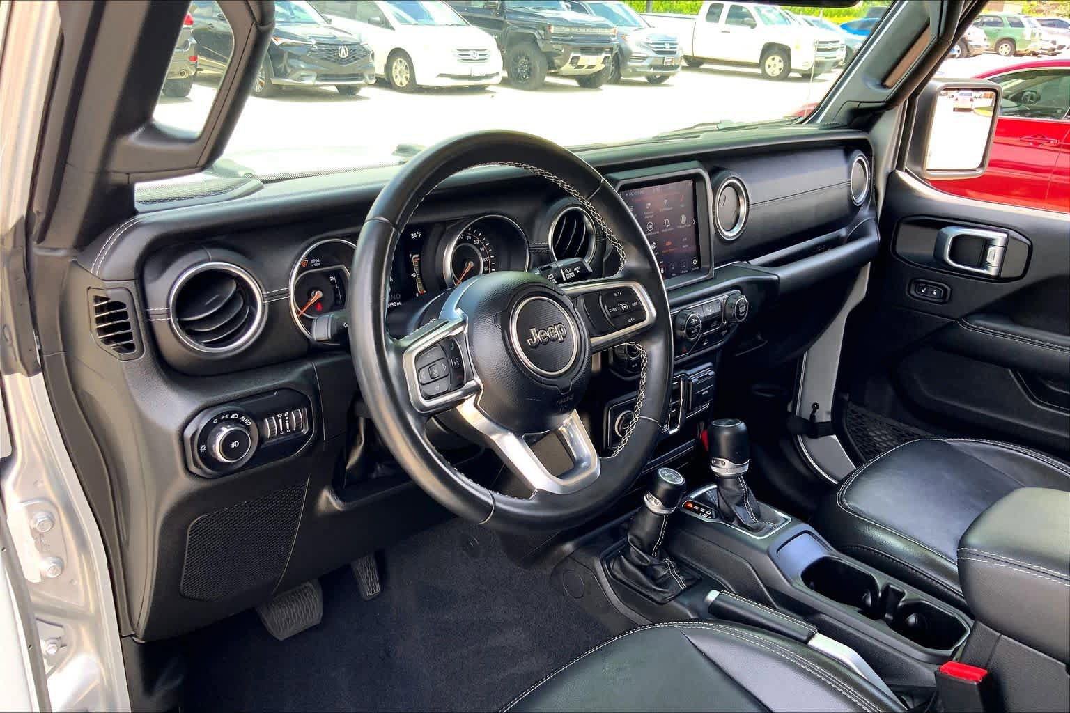 Used 2022 Jeep Wrangler Unlimited Sahara AWD/4WD image 17