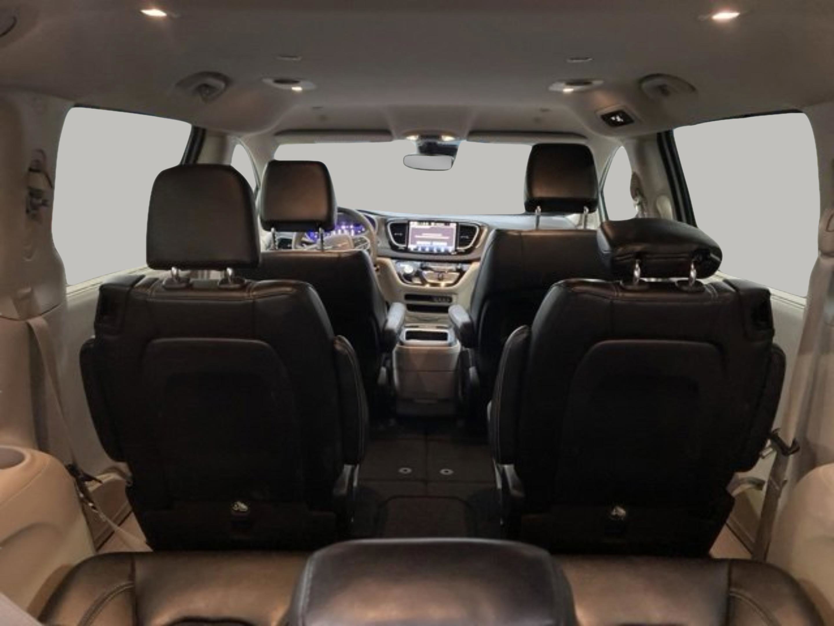 Used 2023 Chrysler Pacifica Touring-L image 35