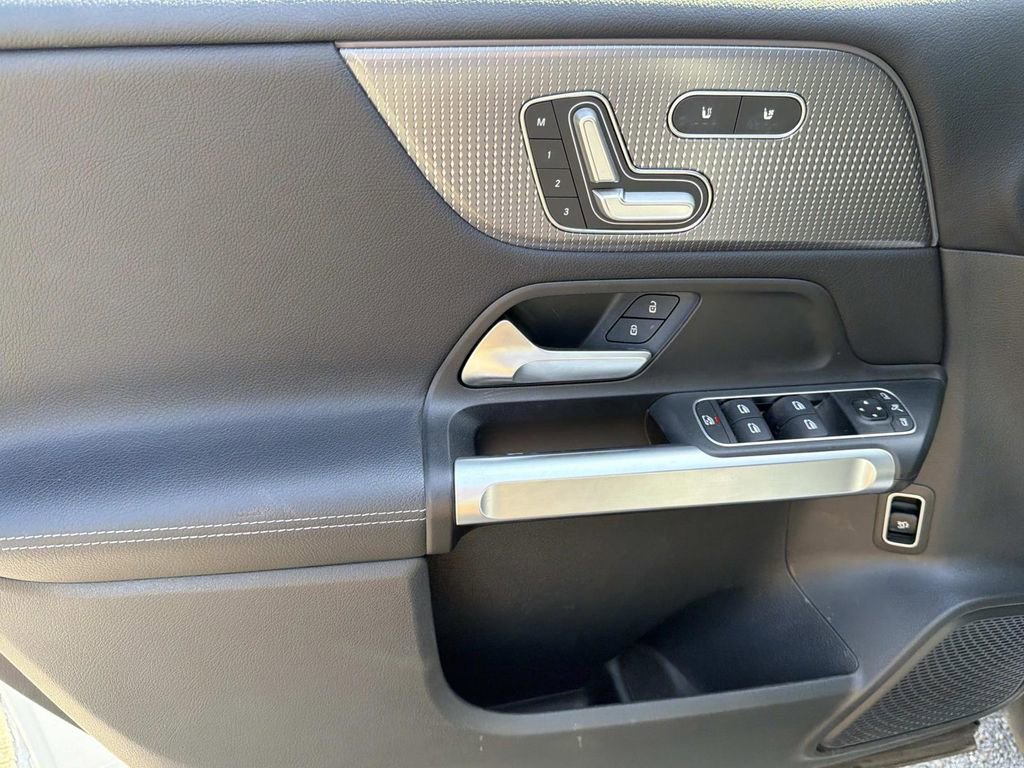 Used 2023 Mercedes-Benz GLB 250 image 11