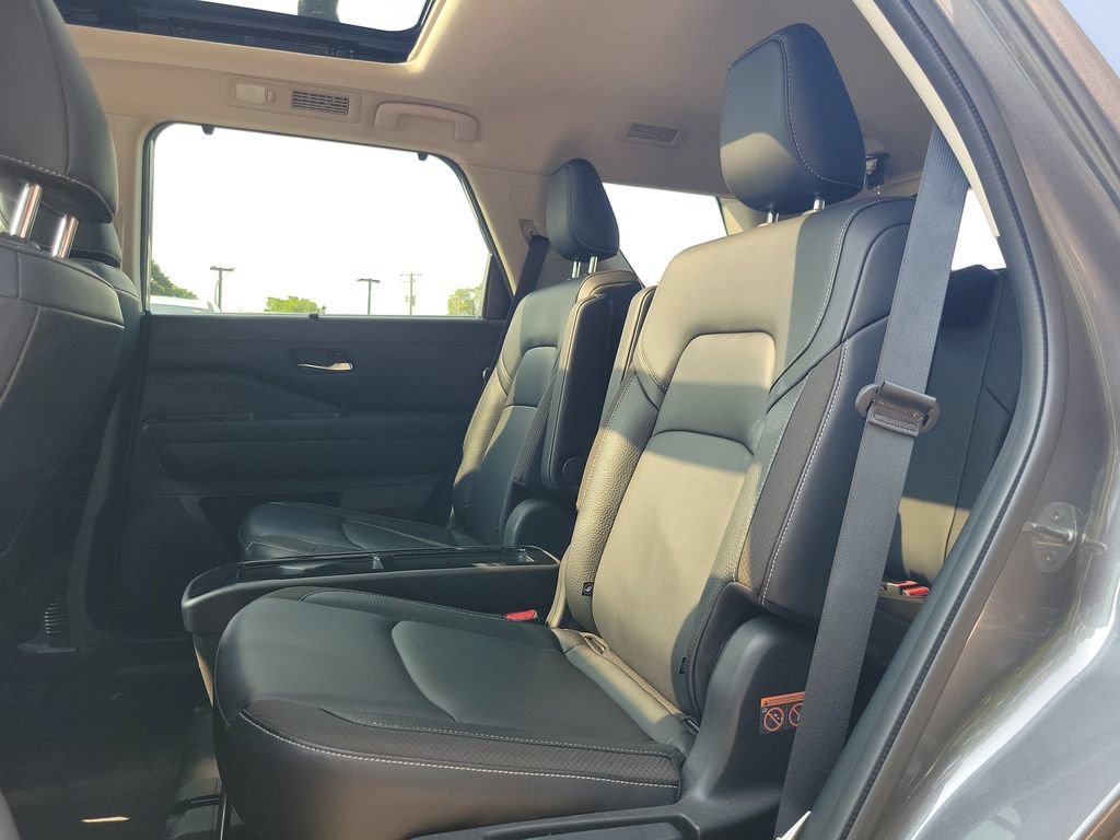 Used 2024 Nissan Pathfinder SL w/ SL Premium Package AWD/4WD image 10