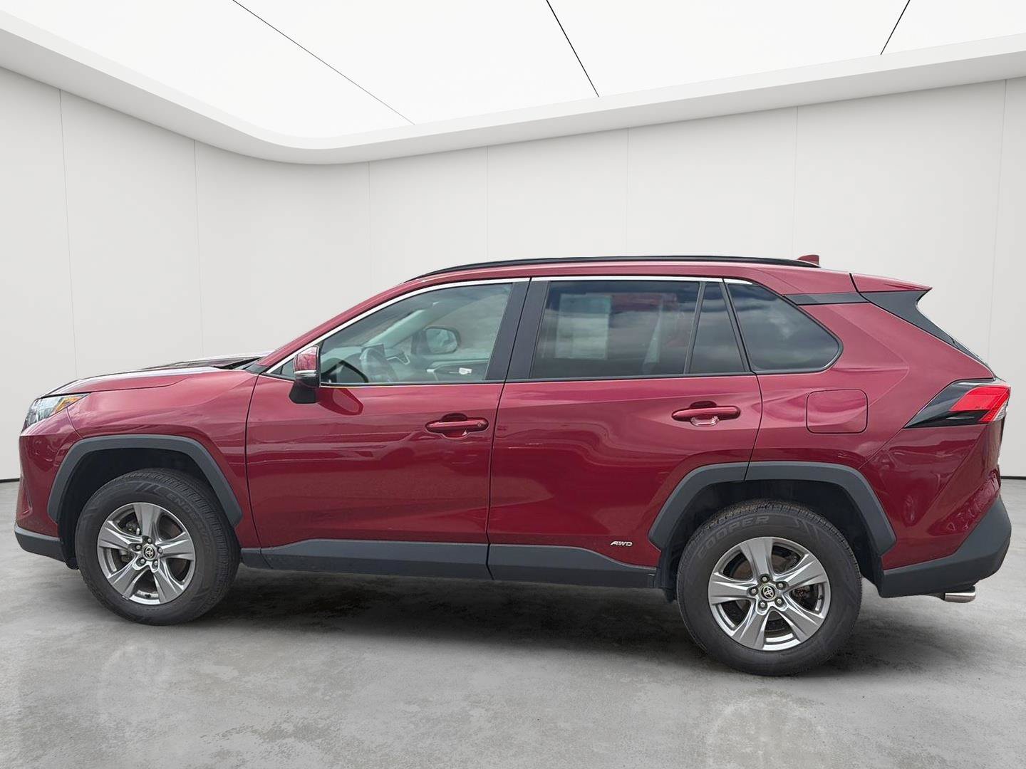 Used 2022 Toyota RAV4 XLE w/ Convenience Package AWD/4WD image 3