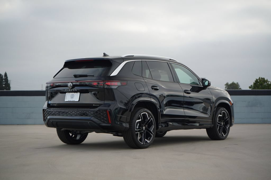 New 2026 Volkswagen Tiguan SEL R-Line AWD/4WD image 3
