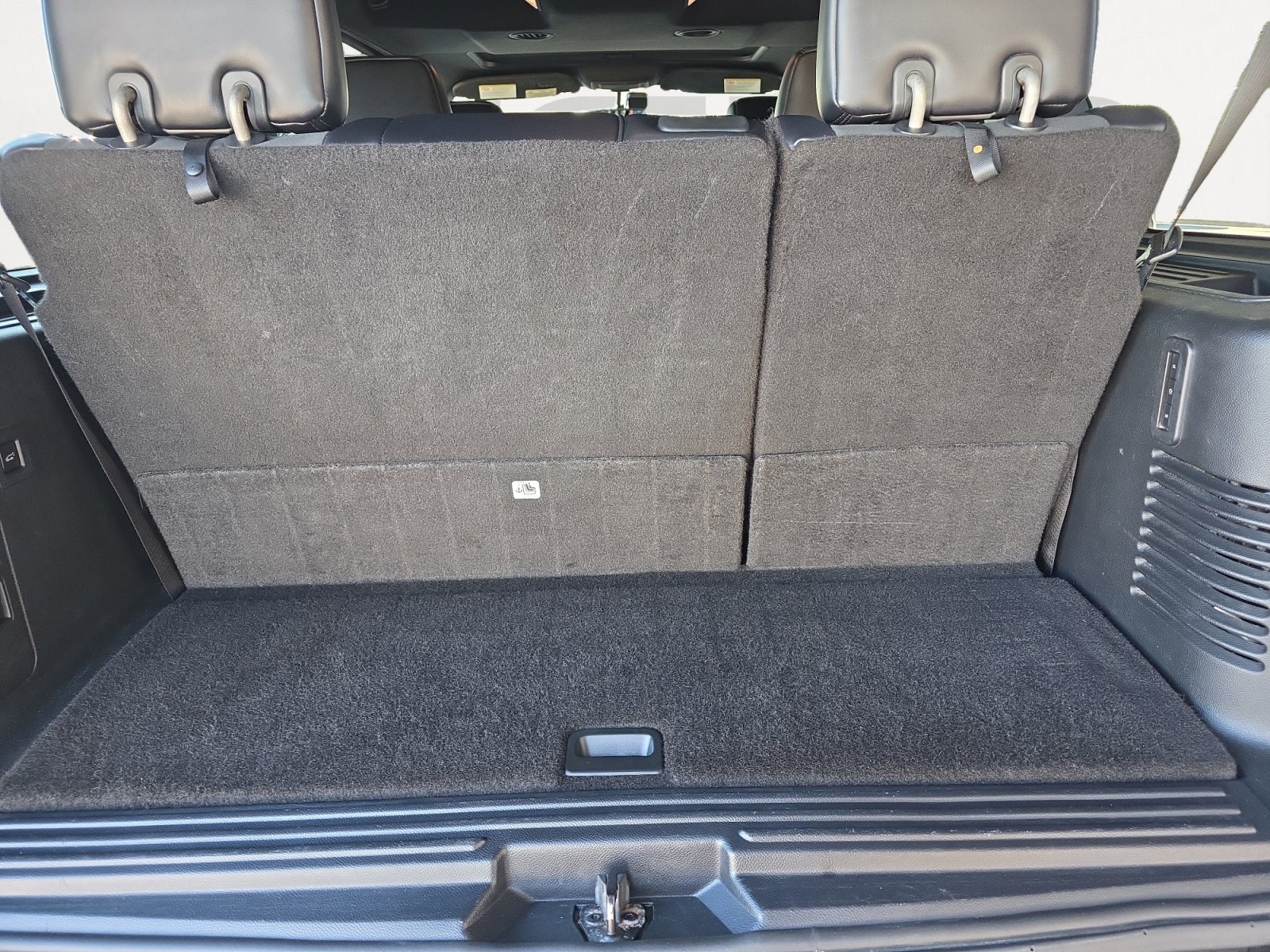 Used 2017 Lincoln Navigator Select image 10