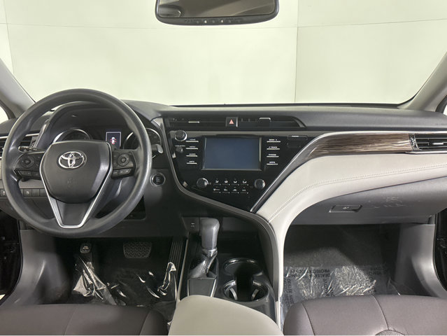 Used 2018 Toyota Camry LE image 4