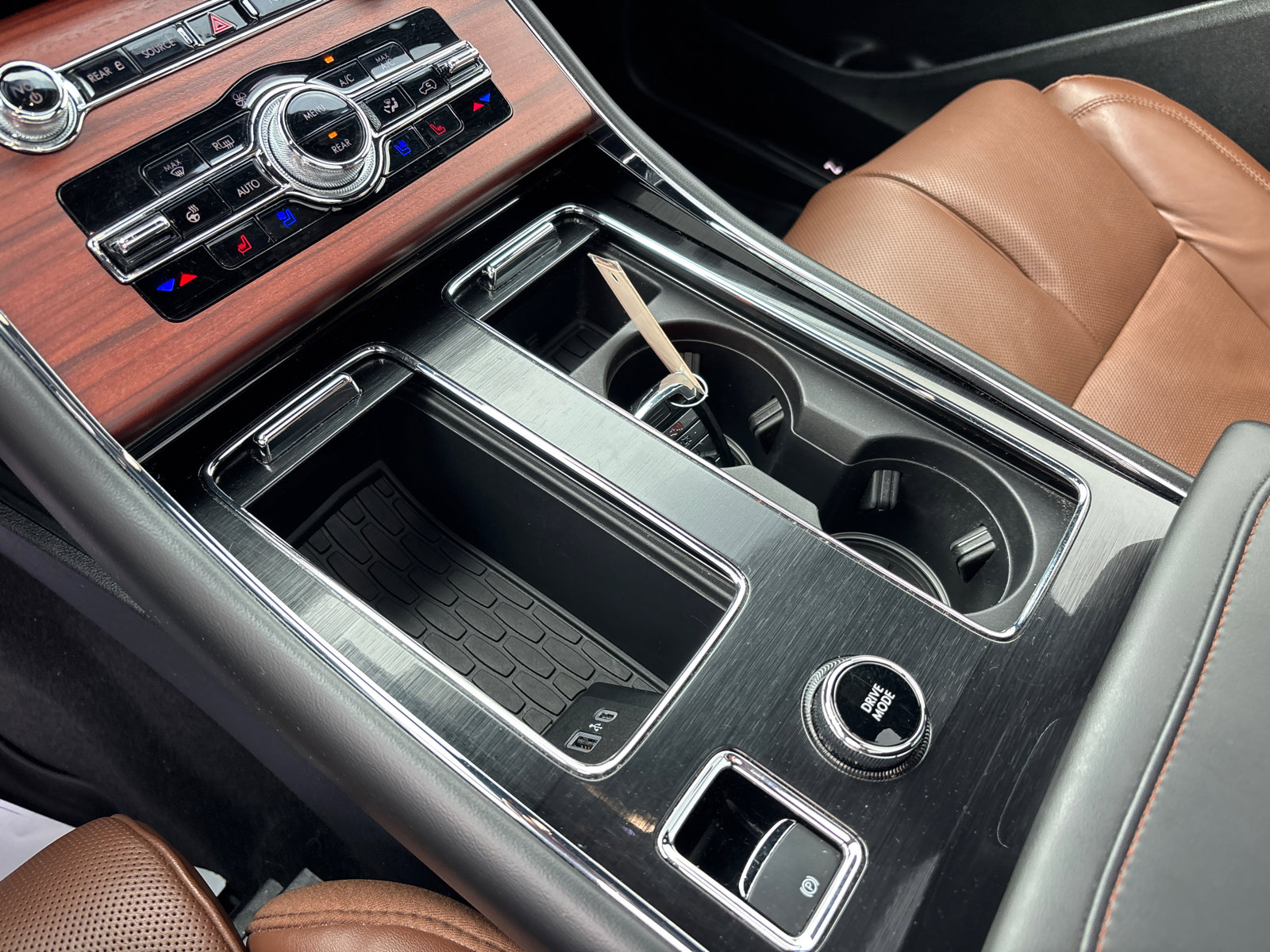 Certified 2023 Lincoln Aviator Reserve w/ Equipment Group 201A image 23