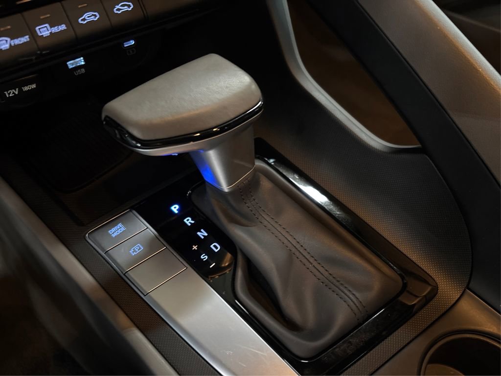 Certified 2025 Hyundai Elantra Sport image 32
