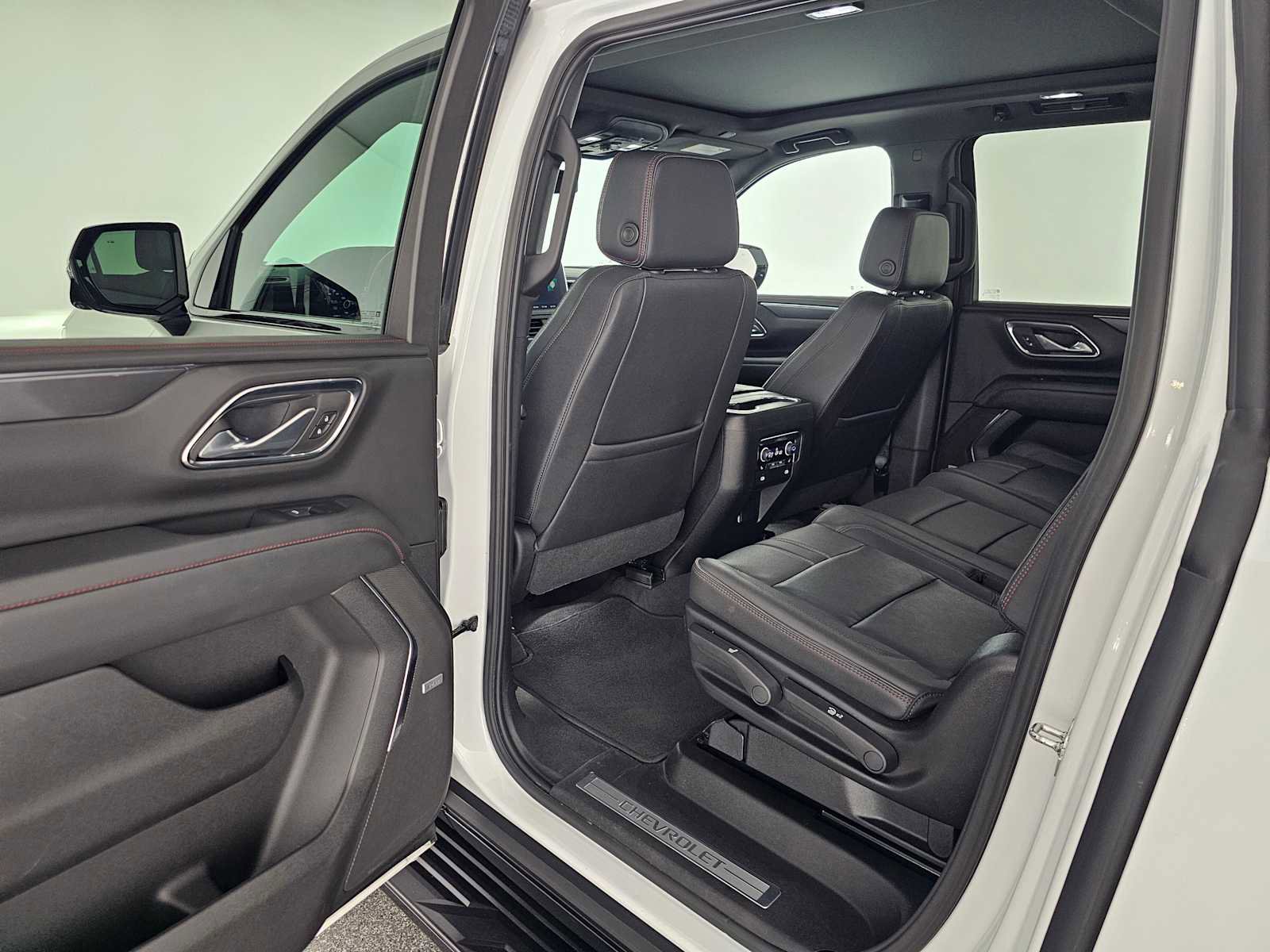 Used 2024 Chevrolet Suburban RST w/ Luxury Package image 17