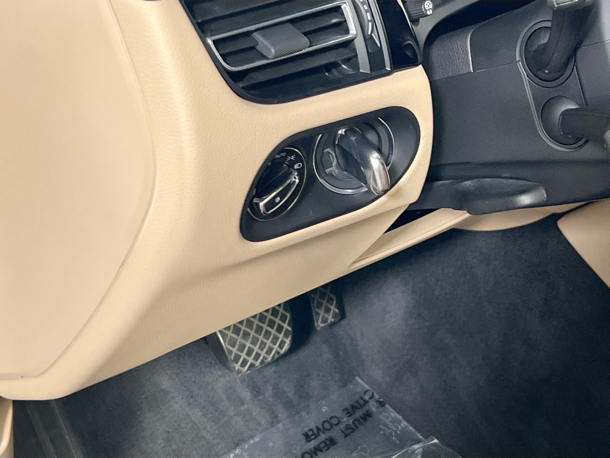Used 2024 Porsche Macan AWD/4WD image 10