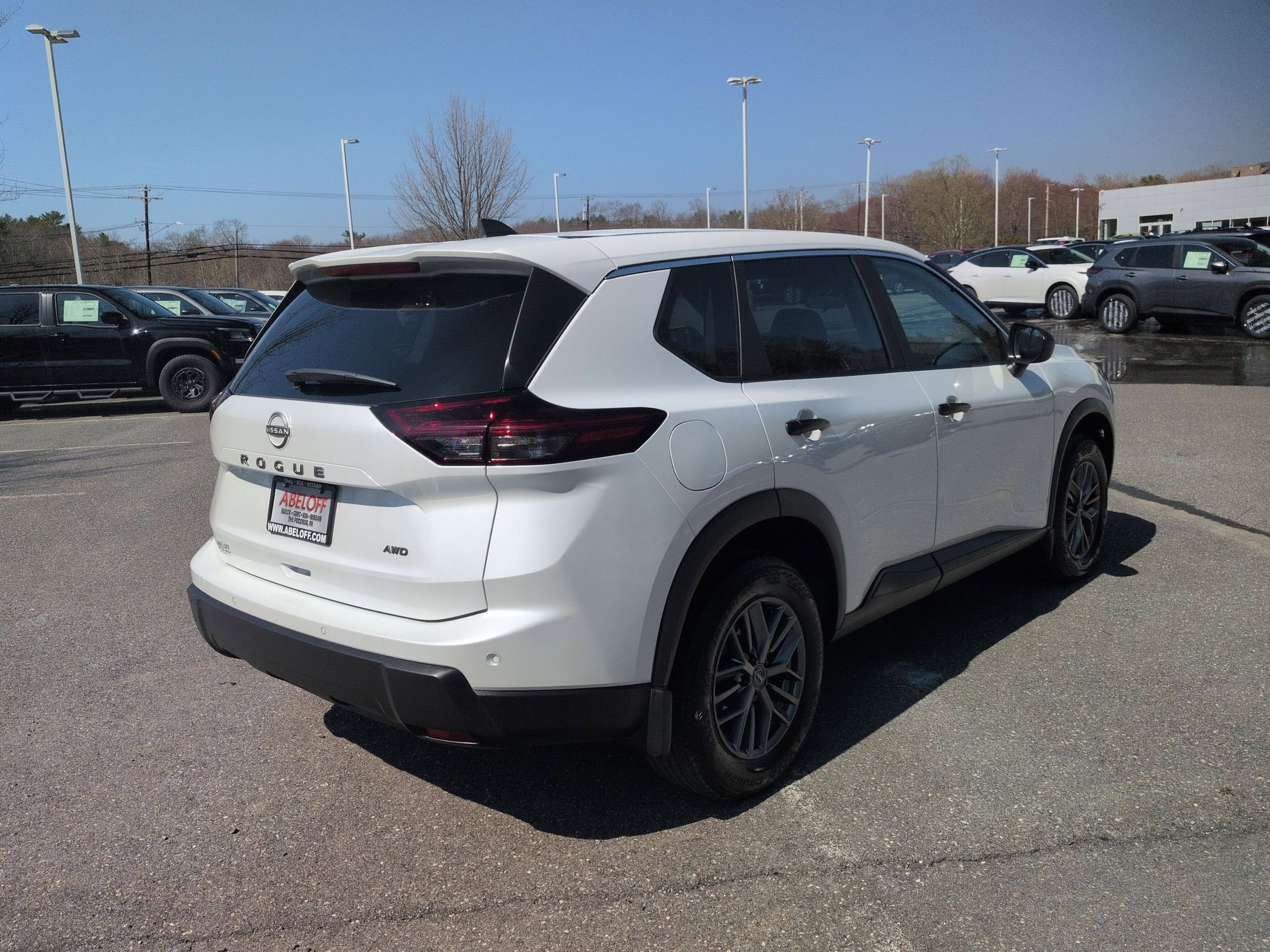 Used 2025 Nissan Rogue S image 5