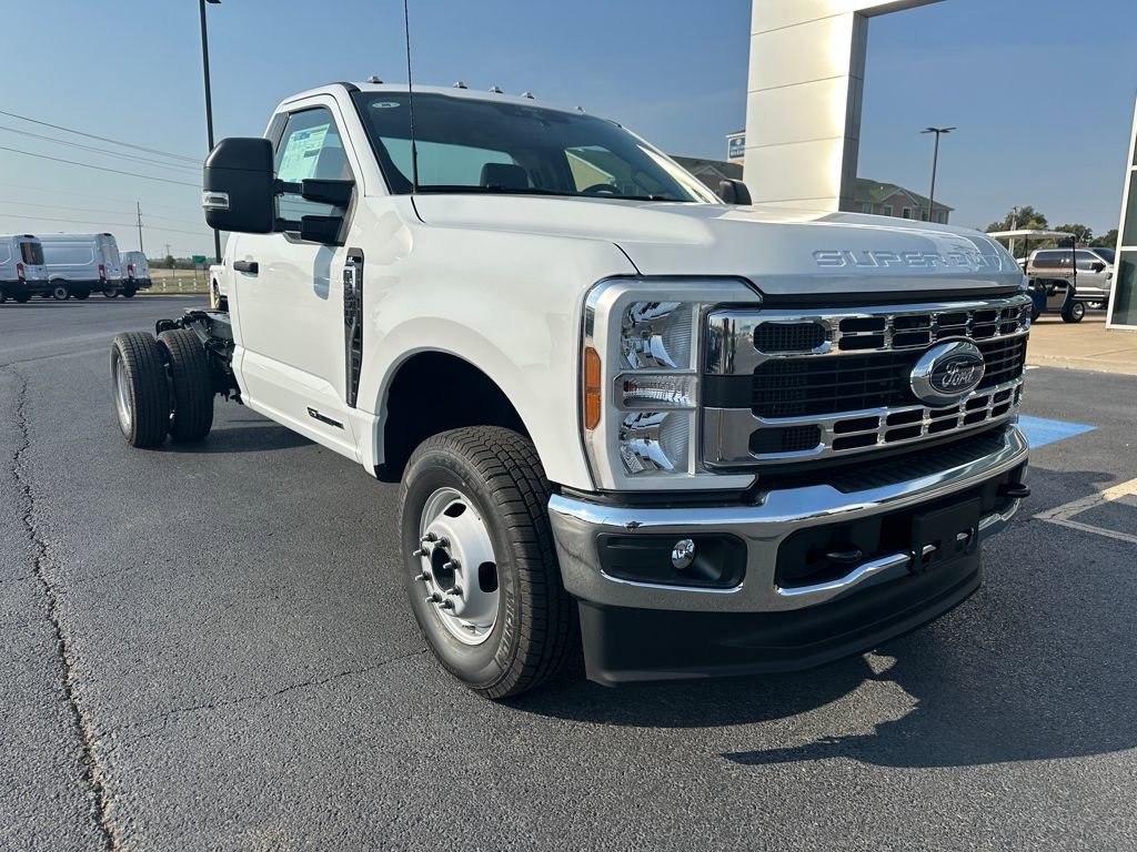 New 2026 Ford F350 XL image 2