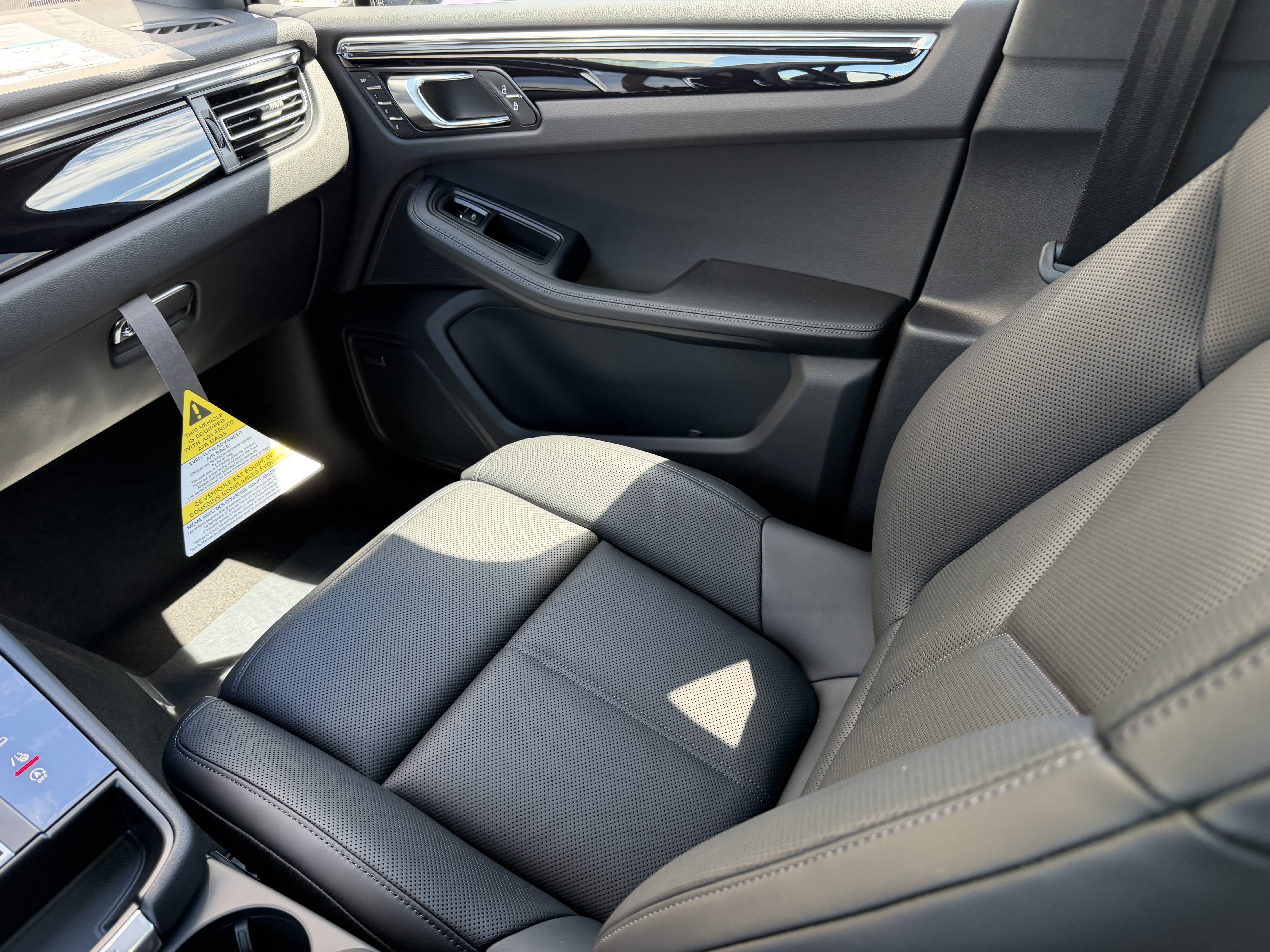 New 2026 Porsche Macan AWD/4WD image 4