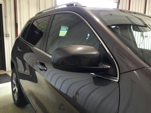 Used 2019 Jeep Cherokee Limited image 23