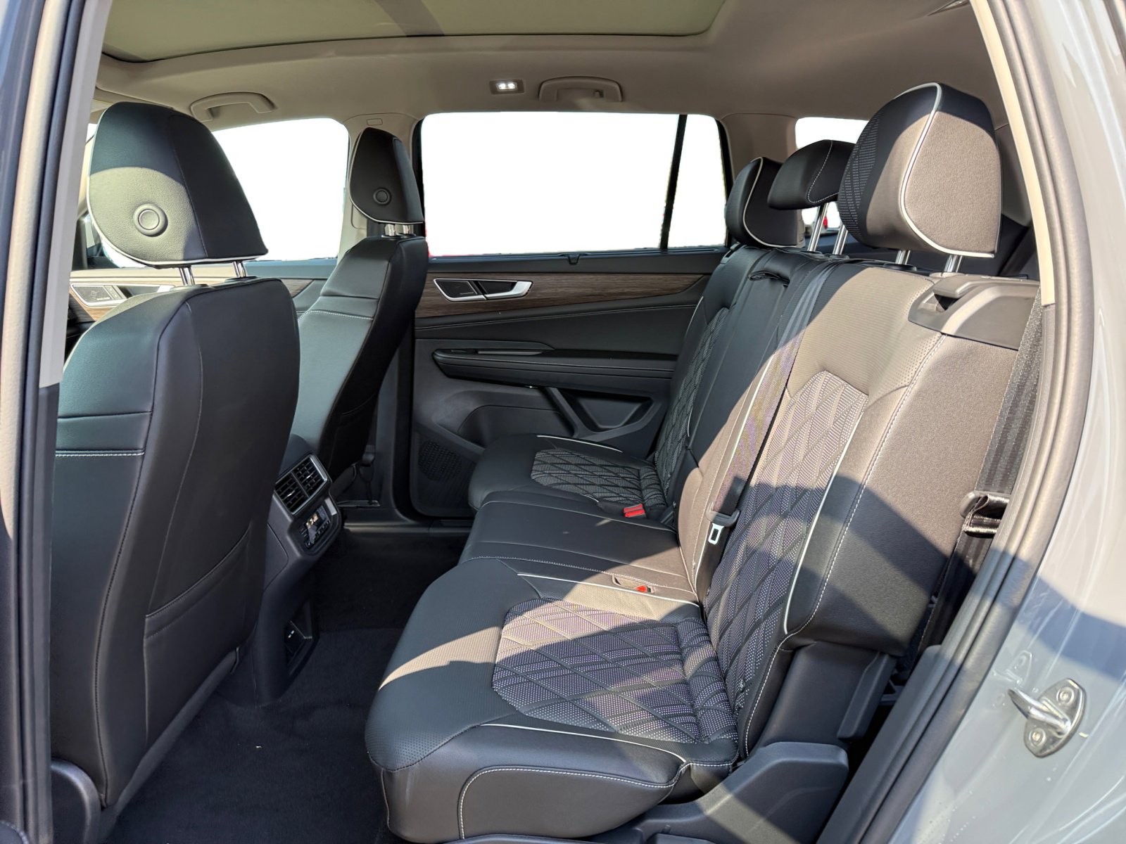 New 2026 Volkswagen Atlas SEL Premium R-Line image 16