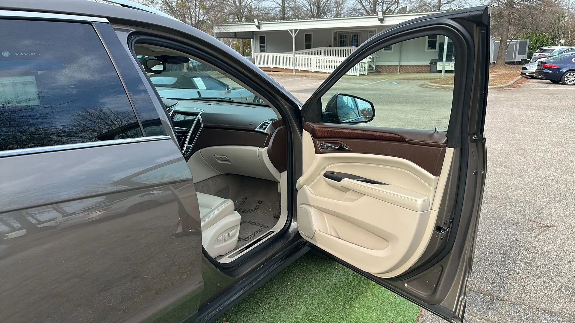 Used 2014 Cadillac SRX Performance w/ Driver Awareness Package image 25