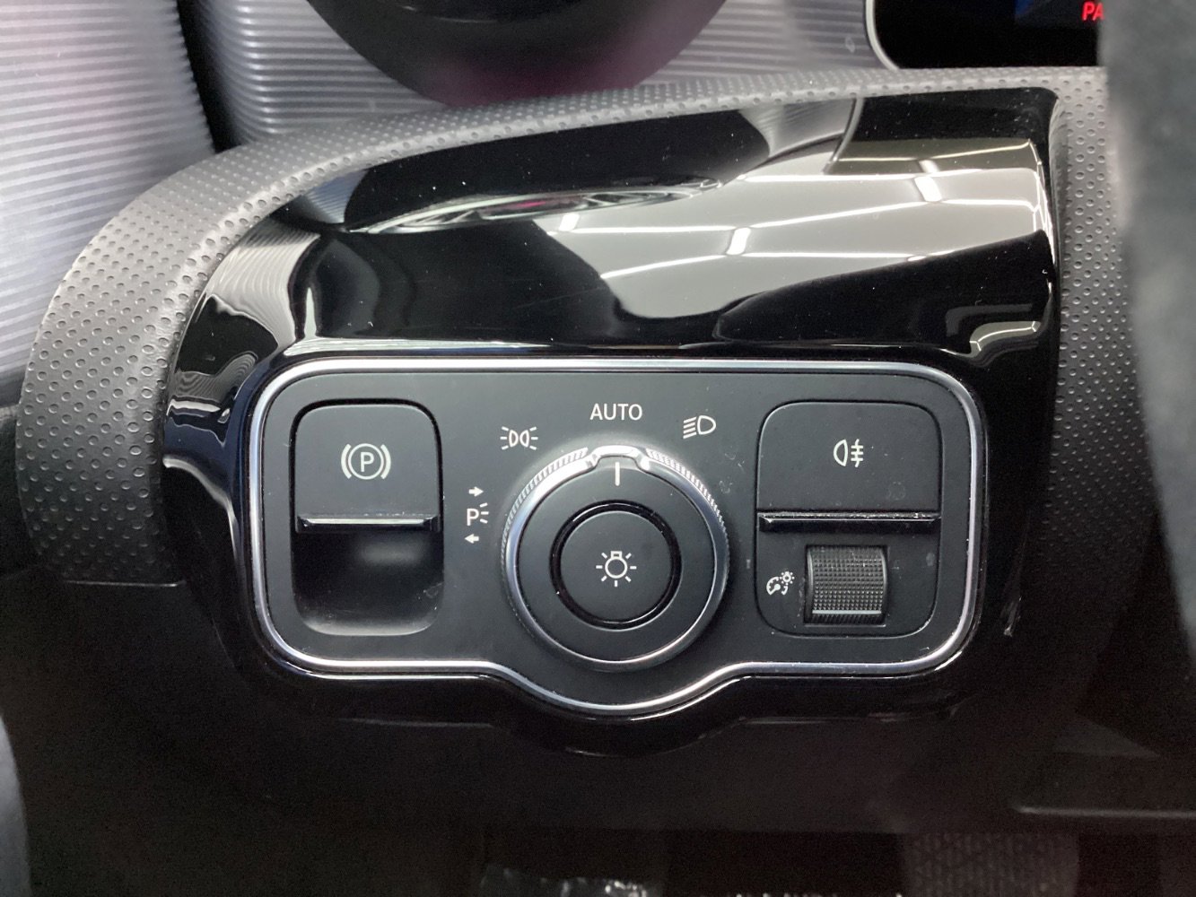 Used 2020 Mercedes-Benz A 220 w/ Premium Package image 38