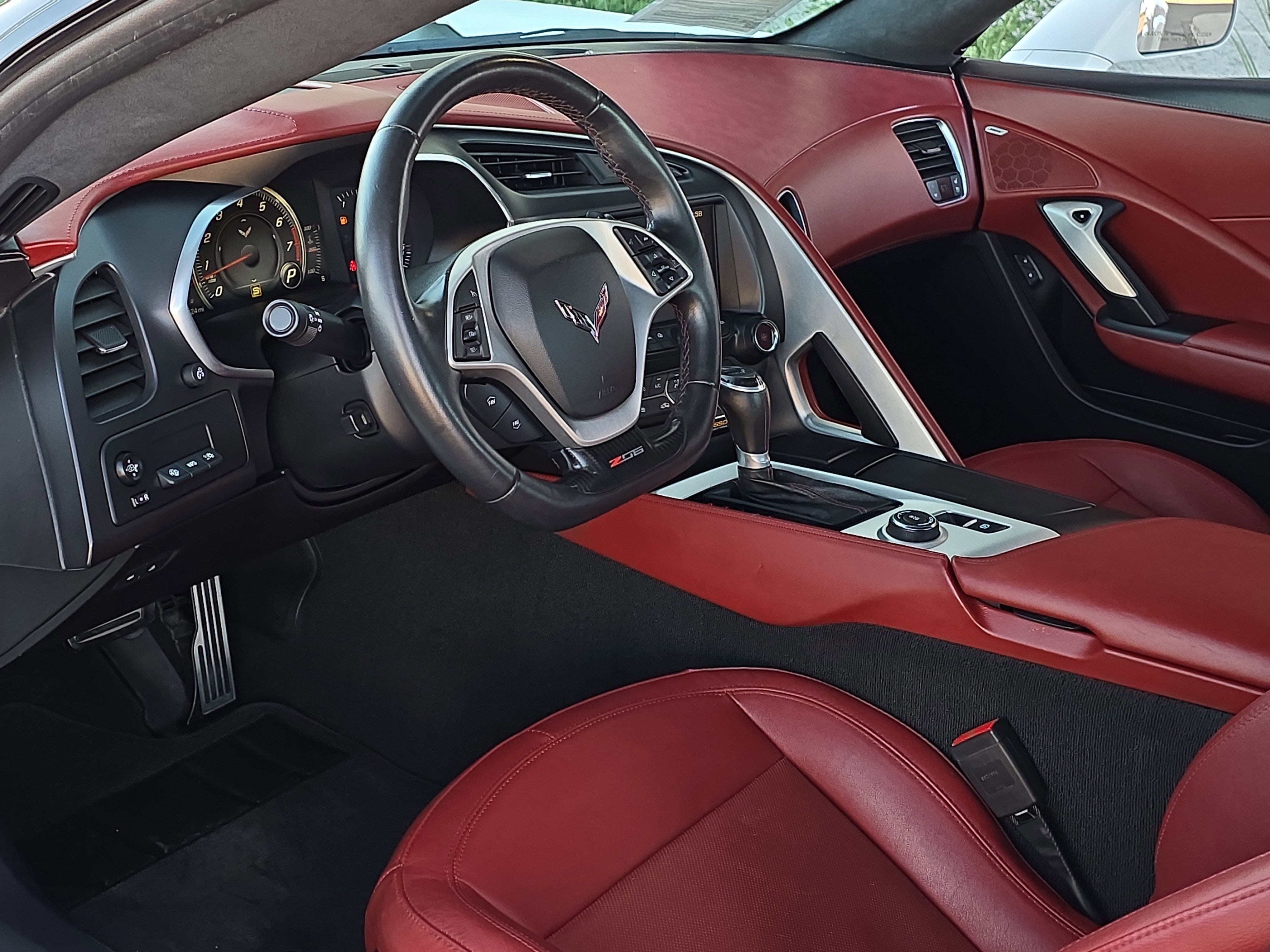 Used 2016 Chevrolet Corvette Z06 w/ 3LZ Preferred Equipment Group image 16