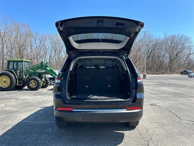 Used 2022 Jeep Grand Cherokee L Limited w/ Luxury Tech Group II image 16