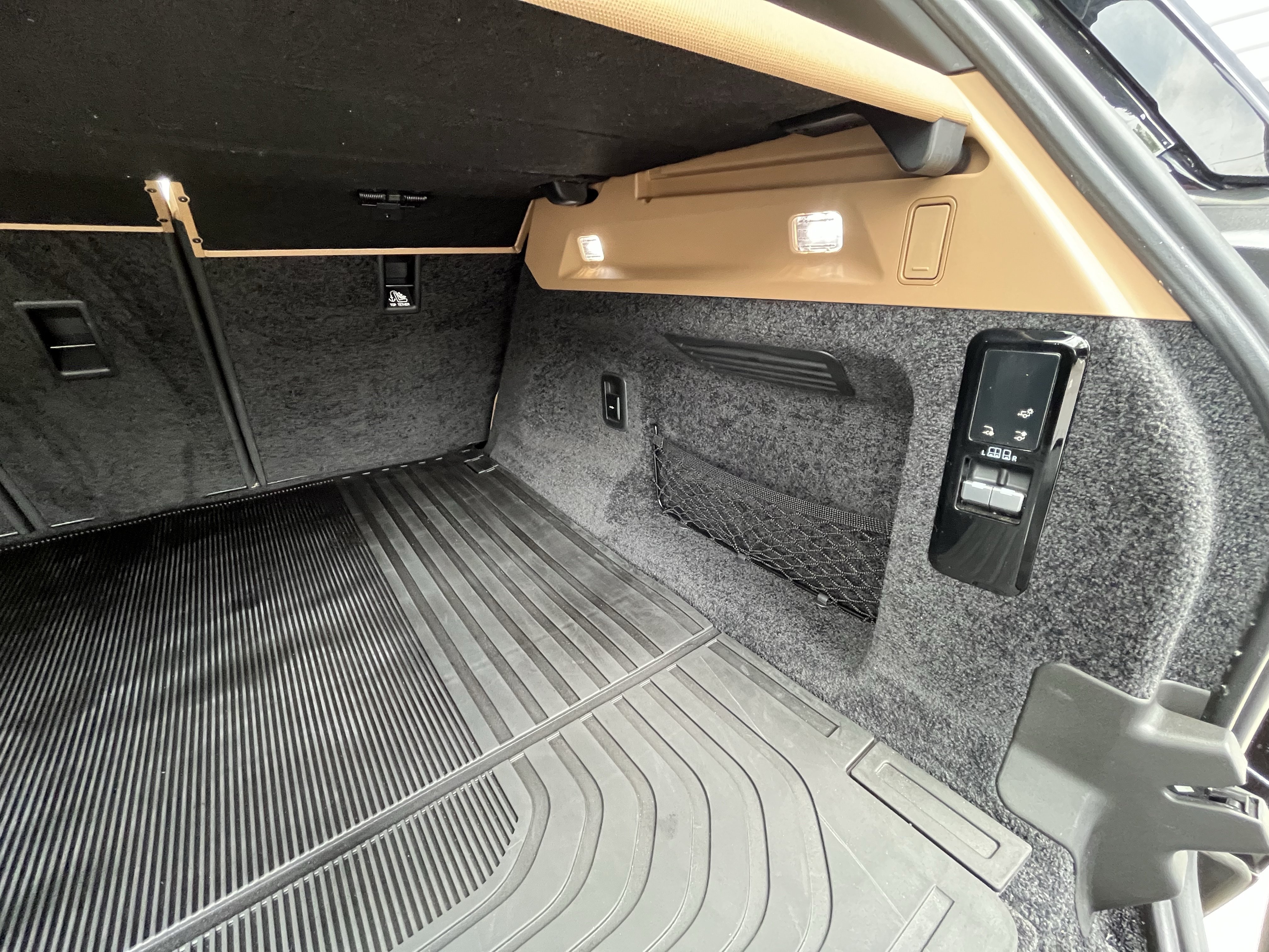 Certified 2024 Land Rover Range Rover SE AWD/4WD image 35