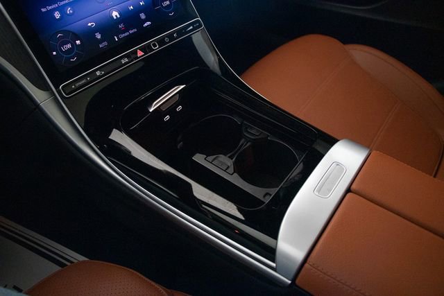 Used 2025 Mercedes-Benz C 300 4MATIC Sedan image 31
