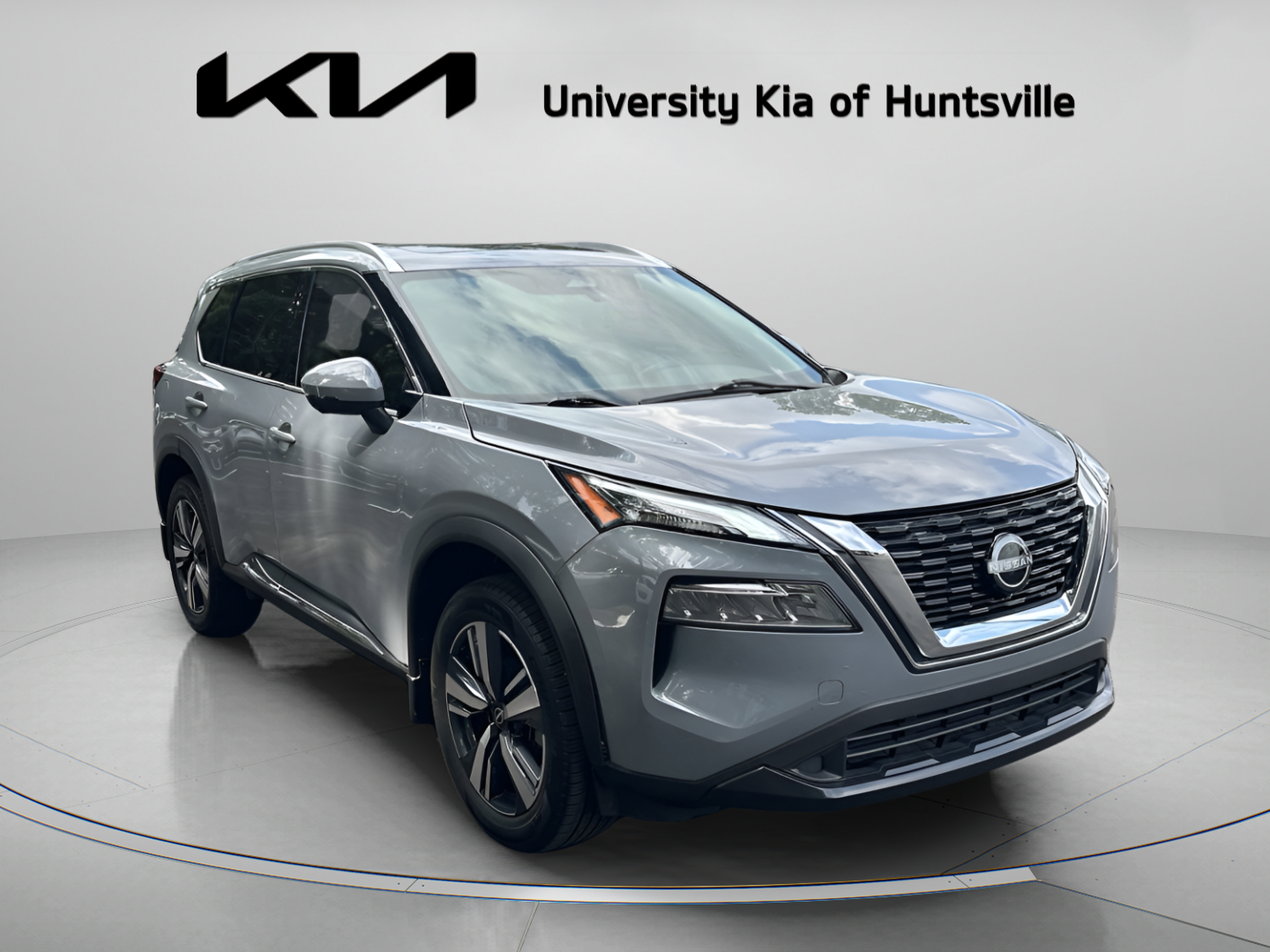 Used 2023 Nissan Rogue SL FWD image 2