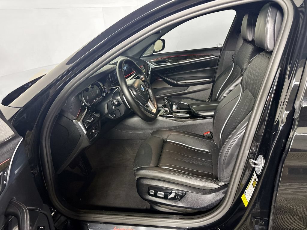 Used 2017 BMW 540i RWD image 11