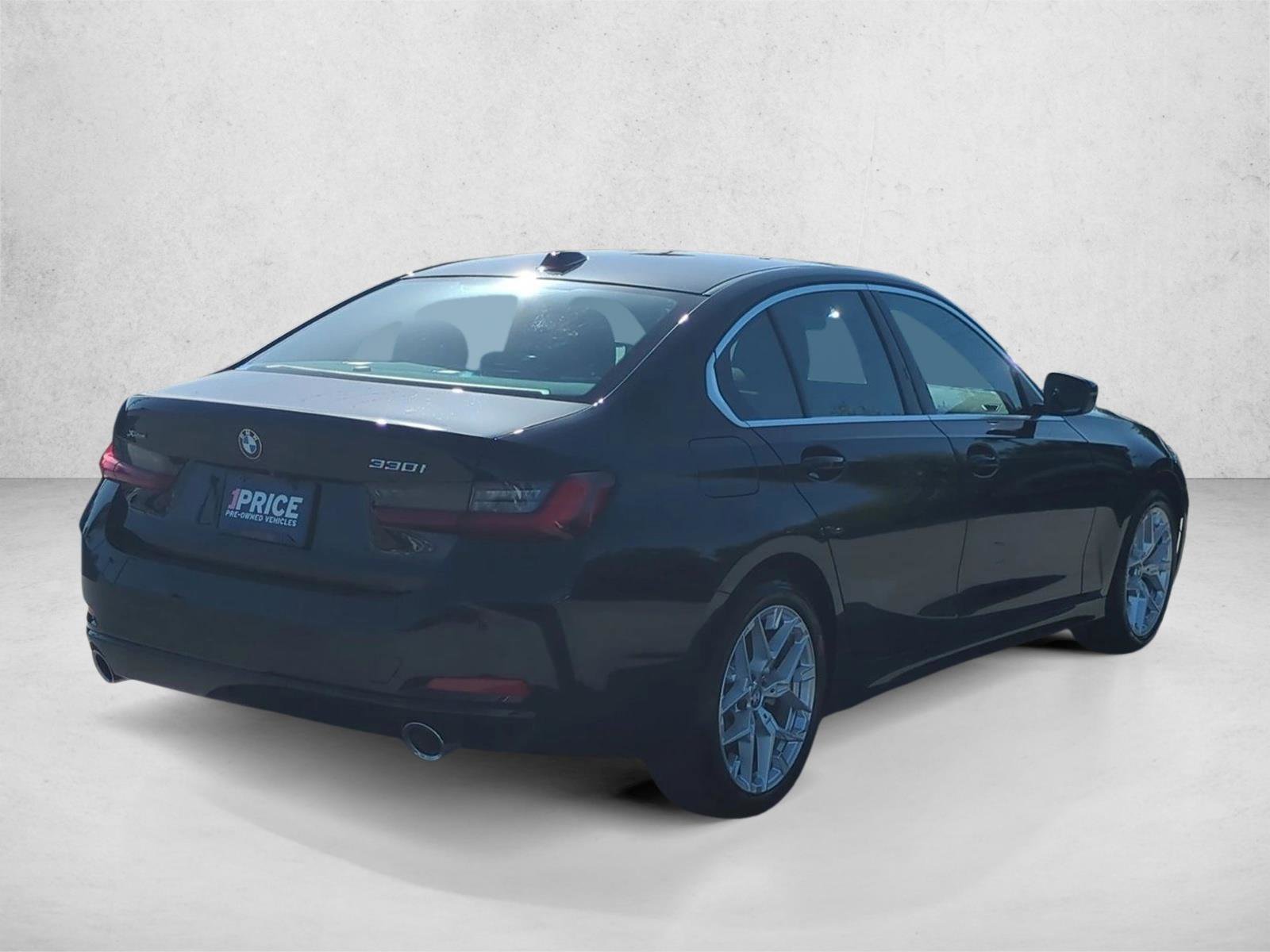 Certified 2025 BMW 330i xDrive Sedan w/ Convenience Package AWD/4WD image 5