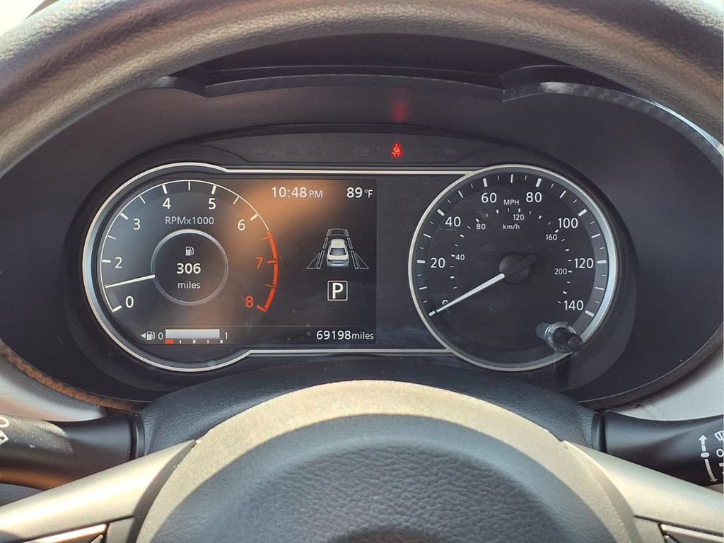 Used 2021 Nissan Versa SV FWD image 14