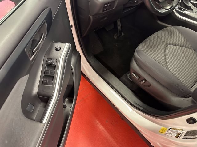 Certified 2025 Toyota Highlander LE AWD/4WD image 9